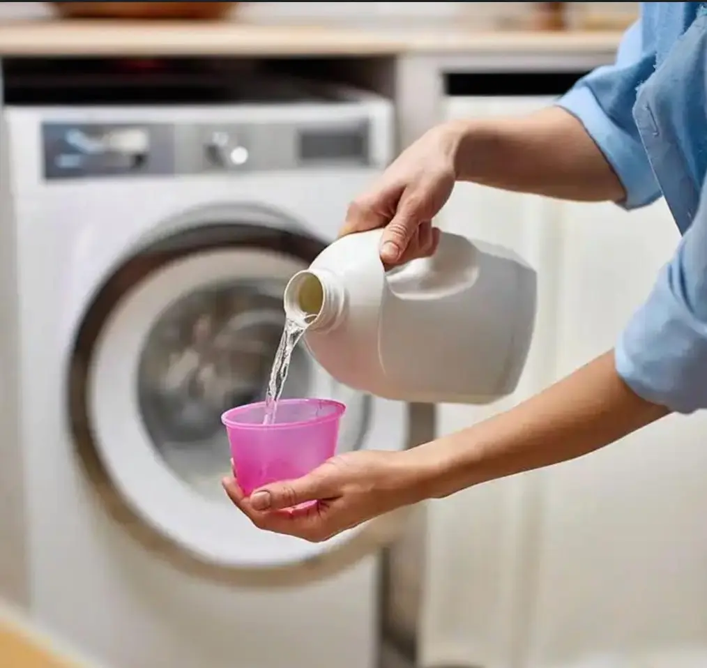 Liquid-laundry-detergent