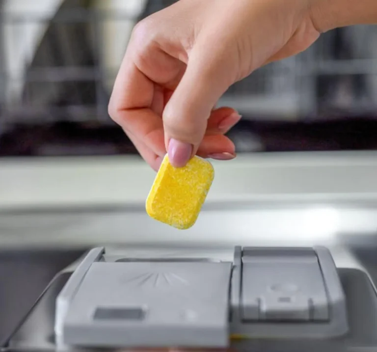 Low residue dishwasher detergent scen