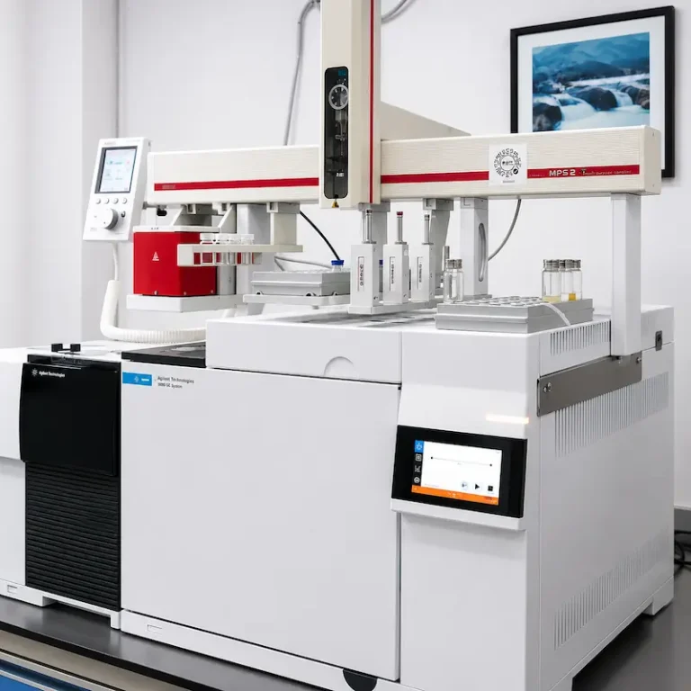 GC-MS system used for fragrance analysis and benchmark matching in a laboratory